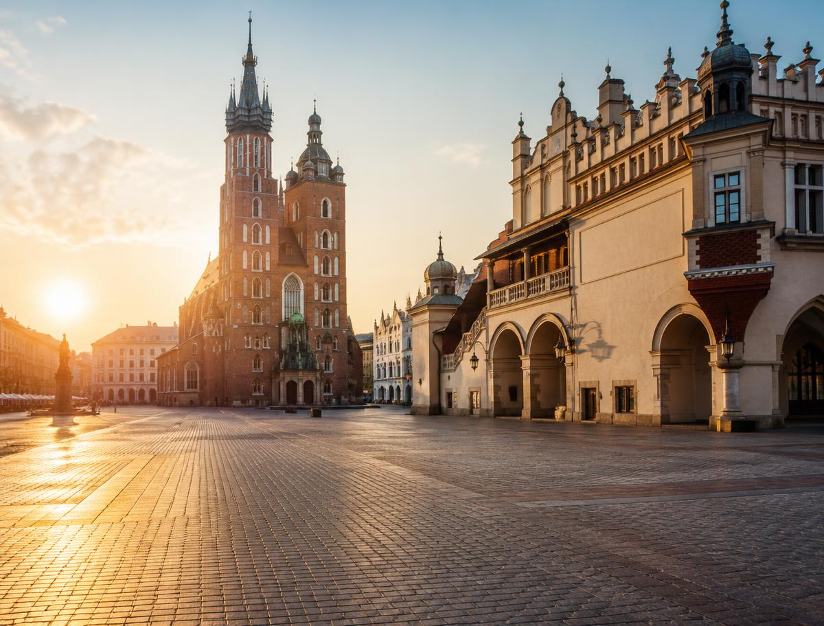 Kraków Main Market Square with St Mary's Basilica at sunrise